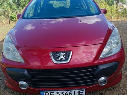 Пежо 307 2005 в Николаеве на Automoto.ua Красный Пежо 307, объемом двигателя 2 л и пробегом 159 тыс. км за 5000 $, фото 1 на Automoto.ua