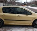 Желтый Пежо 307, объемом двигателя 1.6 л и пробегом 300 тыс. км за 3000 $, фото 5 на Automoto.ua