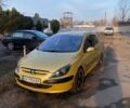Желтый Пежо 307, объемом двигателя 1.4 л и пробегом 220 тыс. км за 2239 $, фото 1 на Automoto.ua