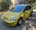 Желтый Пежо 307, объемом двигателя 1.6 л и пробегом 260 тыс. км за 4000 $, фото 2 на Automoto.ua
