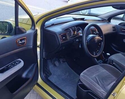 Желтый Пежо 307, объемом двигателя 1.6 л и пробегом 260 тыс. км за 3500 $, фото 7 на Automoto.ua