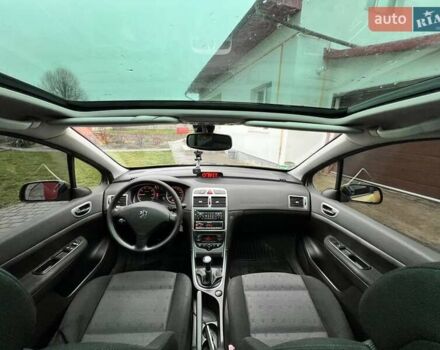 Желтый Пежо 307, объемом двигателя 1.6 л и пробегом 204 тыс. км за 3950 $, фото 4 на Automoto.ua