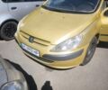 Желтый Пежо 307, объемом двигателя 2 л и пробегом 250 тыс. км за 3948 $, фото 1 на Automoto.ua