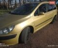 Желтый Пежо 307, объемом двигателя 1.36 л и пробегом 301 тыс. км за 3950 $, фото 1 на Automoto.ua