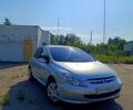 Сірий Пежо 307, об'ємом двигуна 1.6 л та пробігом 304 тис. км за 3200 $, фото 1 на Automoto.ua