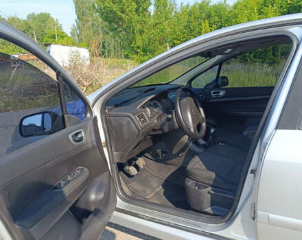 Сірий Пежо 307, об'ємом двигуна 1.6 л та пробігом 304 тис. км за 3100 $, фото 5 на Automoto.ua
