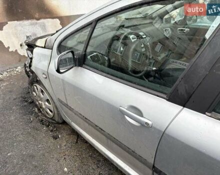 Серый Пежо 307, объемом двигателя 1.6 л и пробегом 200 тыс. км за 800 $, фото 4 на Automoto.ua