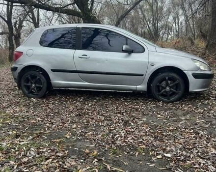 Серый Пежо 307, объемом двигателя 1.4 л и пробегом 312 тыс. км за 2300 $, фото 3 на Automoto.ua
