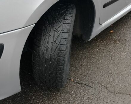 Сірий Пежо 307, об'ємом двигуна 1.6 л та пробігом 300 тис. км за 2800 $, фото 5 на Automoto.ua