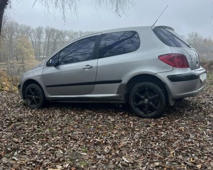 Серый Пежо 307, объемом двигателя 1.4 л и пробегом 312 тыс. км за 2300 $, фото 2 на Automoto.ua