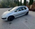 Серый Пежо 307, объемом двигателя 1.4 л и пробегом 258 тыс. км за 3800 $, фото 2 на Automoto.ua
