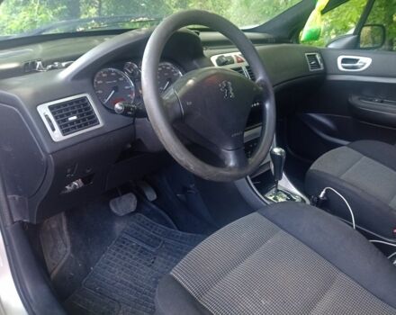 Серый Пежо 307, объемом двигателя 1.6 л и пробегом 342 тыс. км за 3200 $, фото 3 на Automoto.ua