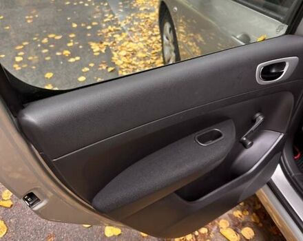 Серый Пежо 307, объемом двигателя 2 л и пробегом 89 тыс. км за 6300 $, фото 3 на Automoto.ua