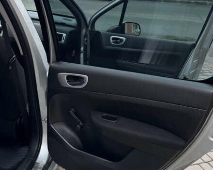 Сірий Пежо 307, об'ємом двигуна 1.6 л та пробігом 219 тис. км за 4100 $, фото 19 на Automoto.ua