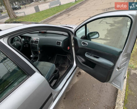 Сірий Пежо 307, об'ємом двигуна 1.59 л та пробігом 300 тис. км за 2000 $, фото 29 на Automoto.ua