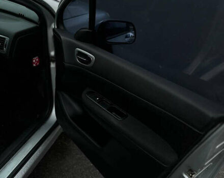 Серый Пежо 307, объемом двигателя 2 л и пробегом 249 тыс. км за 4450 $, фото 16 на Automoto.ua