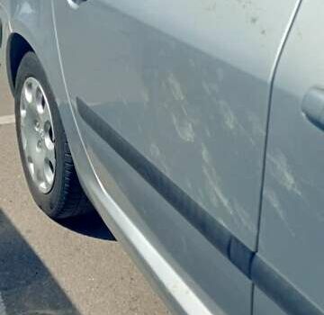 Серый Пежо 307, объемом двигателя 1.4 л и пробегом 171 тыс. км за 3400 $, фото 3 на Automoto.ua