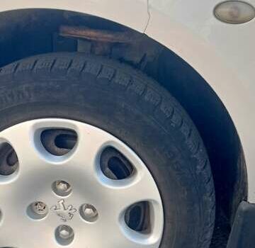 Серый Пежо 307, объемом двигателя 1.4 л и пробегом 171 тыс. км за 3400 $, фото 7 на Automoto.ua