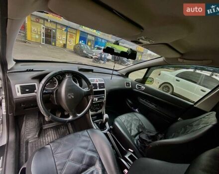 Сірий Пежо 307, об'ємом двигуна 1.36 л та пробігом 235 тис. км за 3800 $, фото 2 на Automoto.ua