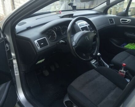 Серый Пежо 307, объемом двигателя 1.6 л и пробегом 225 тыс. км за 4200 $, фото 2 на Automoto.ua