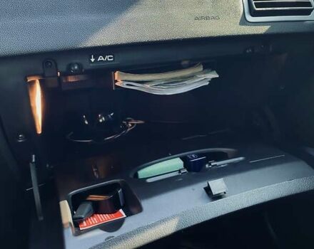 Сірий Пежо 307, об'ємом двигуна 1.36 л та пробігом 235 тис. км за 3800 $, фото 4 на Automoto.ua