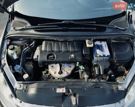 Сірий Пежо 307, об'ємом двигуна 1.36 л та пробігом 235 тис. км за 3800 $, фото 7 на Automoto.ua