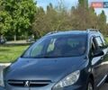 Серый Пежо 307, объемом двигателя 1.6 л и пробегом 470 тыс. км за 2750 $, фото 1 на Automoto.ua