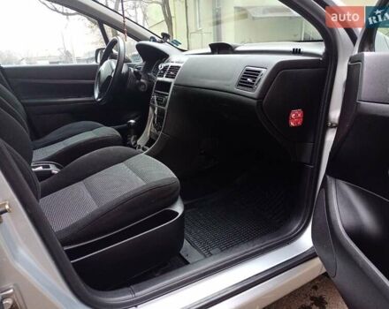 Серый Пежо 307, объемом двигателя 1.4 л и пробегом 171 тыс. км за 3400 $, фото 12 на Automoto.ua