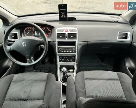 Серый Пежо 307, объемом двигателя 1.36 л и пробегом 320 тыс. км за 4100 $, фото 9 на Automoto.ua