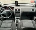 Серый Пежо 307, объемом двигателя 1.36 л и пробегом 320 тыс. км за 4100 $, фото 9 на Automoto.ua