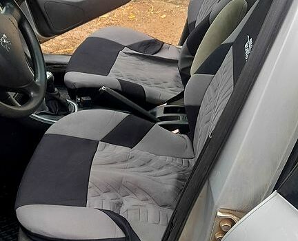 Серый Пежо 307, объемом двигателя 1.6 л и пробегом 205 тыс. км за 2100 $, фото 7 на Automoto.ua