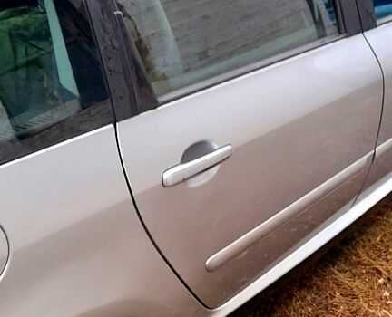 Серый Пежо 307, объемом двигателя 1.6 л и пробегом 205 тыс. км за 2100 $, фото 1 на Automoto.ua