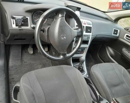 Сірий Пежо 307, об'ємом двигуна 1.36 л та пробігом 170 тис. км за 4200 $, фото 1 на Automoto.ua