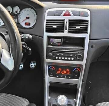 Серый Пежо 307, объемом двигателя 2 л и пробегом 290 тыс. км за 4700 $, фото 3 на Automoto.ua