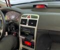 Серый Пежо 307, объемом двигателя 2 л и пробегом 300 тыс. км за 2400 $, фото 4 на Automoto.ua