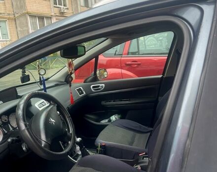 Серый Пежо 307, объемом двигателя 1.6 л и пробегом 370 тыс. км за 4500 $, фото 8 на Automoto.ua