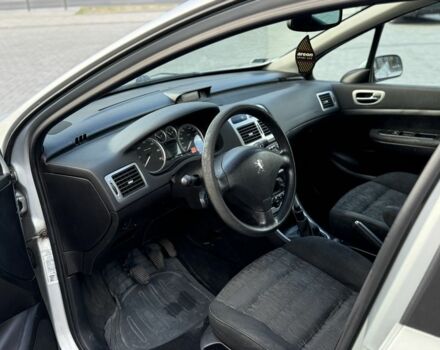 Сірий Пежо 307, об'ємом двигуна 2 л та пробігом 366 тис. км за 1899 $, фото 4 на Automoto.ua
