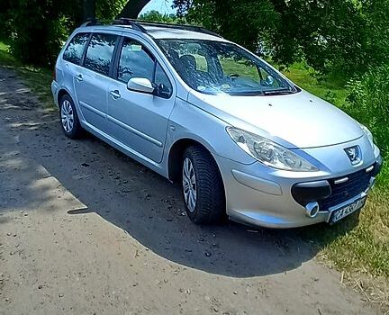 Сірий Пежо 307, об'ємом двигуна 1.6 л та пробігом 253 тис. км за 4700 $, фото 1 на Automoto.ua