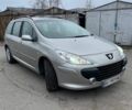Серый Пежо 307, объемом двигателя 1.6 л и пробегом 290 тыс. км за 4500 $, фото 1 на Automoto.ua