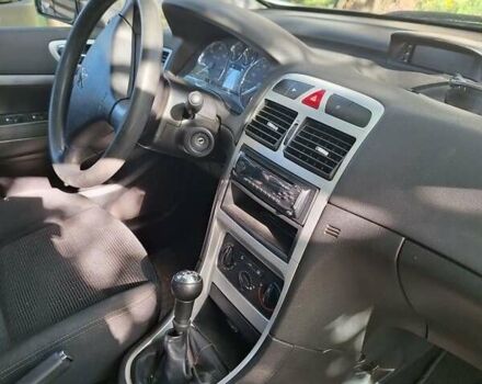 Сірий Пежо 307, об'ємом двигуна 1.6 л та пробігом 235 тис. км за 4000 $, фото 1 на Automoto.ua