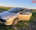 Серый Пежо 307, объемом двигателя 1.6 л и пробегом 330 тыс. км за 4700 $, фото 1 на Automoto.ua