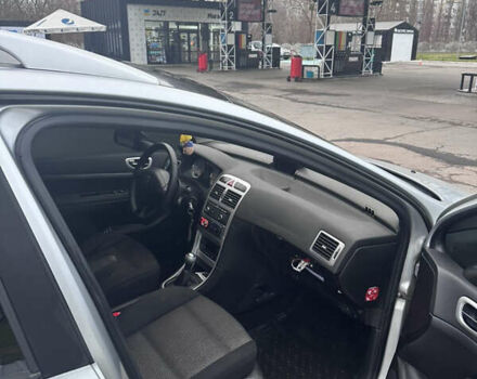 Сірий Пежо 307, об'ємом двигуна 1.6 л та пробігом 266 тис. км за 4000 $, фото 6 на Automoto.ua