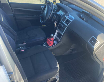 Серый Пежо 307, объемом двигателя 2 л и пробегом 268 тыс. км за 4300 $, фото 2 на Automoto.ua