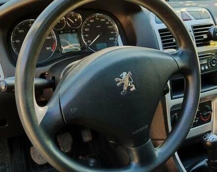 Серый Пежо 307, объемом двигателя 1.6 л и пробегом 279 тыс. км за 5500 $, фото 5 на Automoto.ua