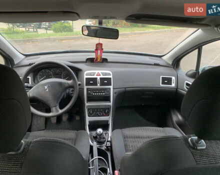 Серый Пежо 307, объемом двигателя 1.6 л и пробегом 256 тыс. км за 4500 $, фото 3 на Automoto.ua