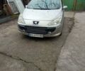 Серый Пежо 307, объемом двигателя 2 л и пробегом 302 тыс. км за 5100 $, фото 1 на Automoto.ua