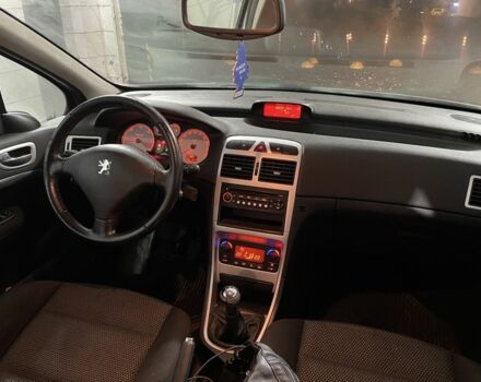 Серый Пежо 307, объемом двигателя 1.6 л и пробегом 306 тыс. км за 2849 $, фото 4 на Automoto.ua