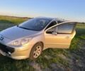 Серый Пежо 307, объемом двигателя 1.6 л и пробегом 330 тыс. км за 4700 $, фото 1 на Automoto.ua