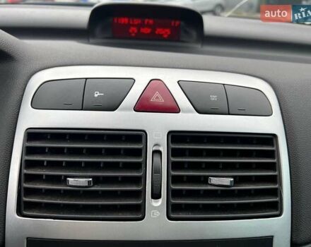 Серый Пежо 307, объемом двигателя 1.6 л и пробегом 208 тыс. км за 4190 $, фото 26 на Automoto.ua