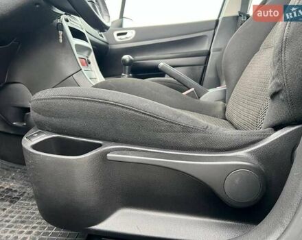 Серый Пежо 307, объемом двигателя 1.6 л и пробегом 208 тыс. км за 4190 $, фото 18 на Automoto.ua